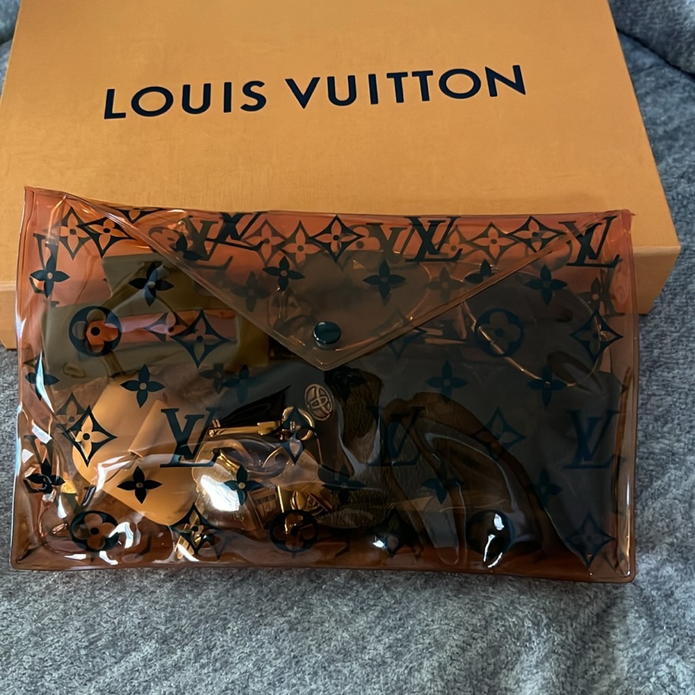 Louis Vuitton plastic pouch - Picture 3 of 4